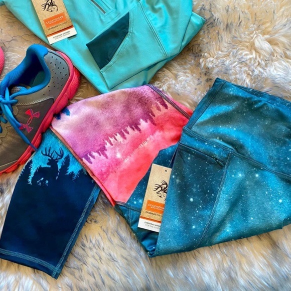 Bought from Breckenridge Boutique Pants - NWT LEGGINGS | Mountain Scene ~Eye catching Artistic-style Wicking & Reflective